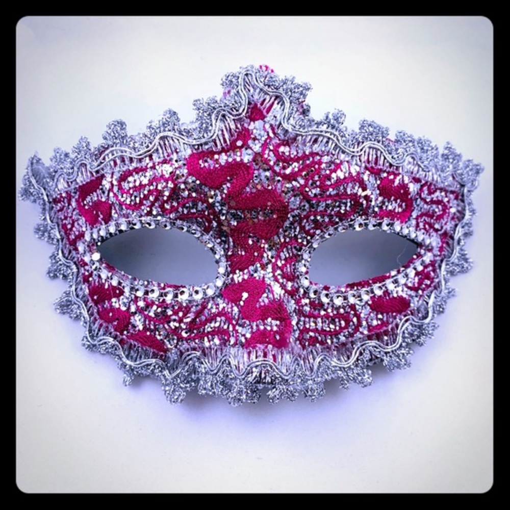 MARDI GRAS MASKS NWT